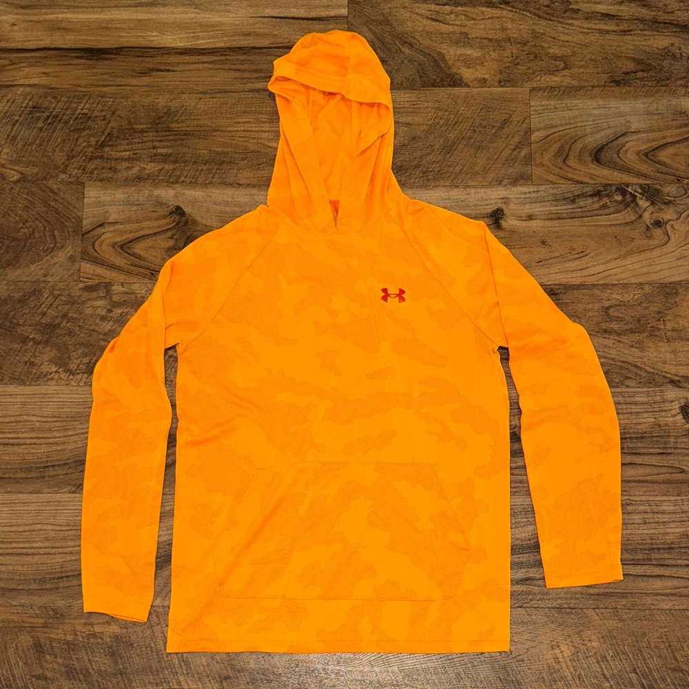 Under Armour hooded, long sleeve tech shirt. Men’s small.